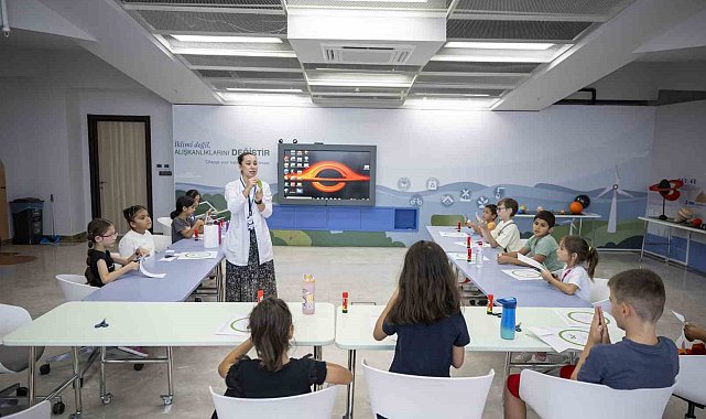 Mersin'de 5 bin 547 öğrenci yaz tatilini bilimle geçirdi