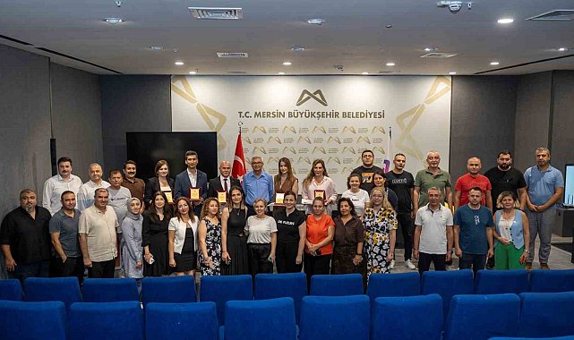 Mersin'de görevde yükselen personele plaket ve teşekkür belgesi