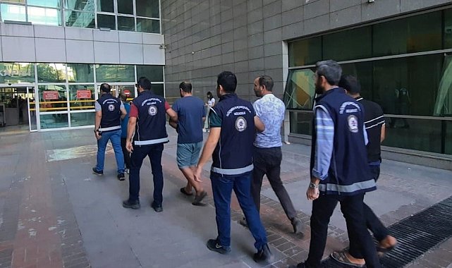 Mersin'de kaçak göçmen operasyonu: 14'ü deport edildi, 4 şüpheli tutuklandı