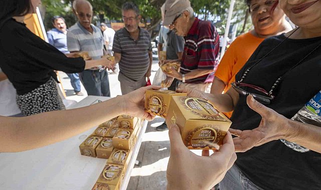 Mersin'de kandilde 15 bin kandil simidi dağıtıldı