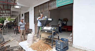Mersin'de üreticiye 'badem kabuk soyma makinesi' desteği