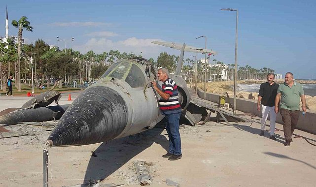 Mersin'in simgesi efsane savaş uçağı sahilden kaldırılıyor