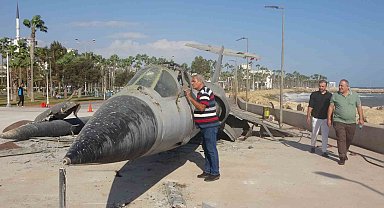 Mersin'in simgesi efsane savaş uçağı sahilden kaldırılıyor