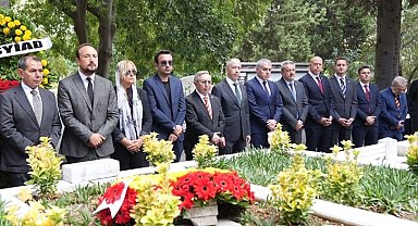 Metin Oktay, kabri başında dualarla anıldı