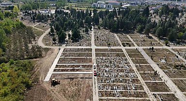 Mezarlıklarda düzenleme çalışmaları başladı