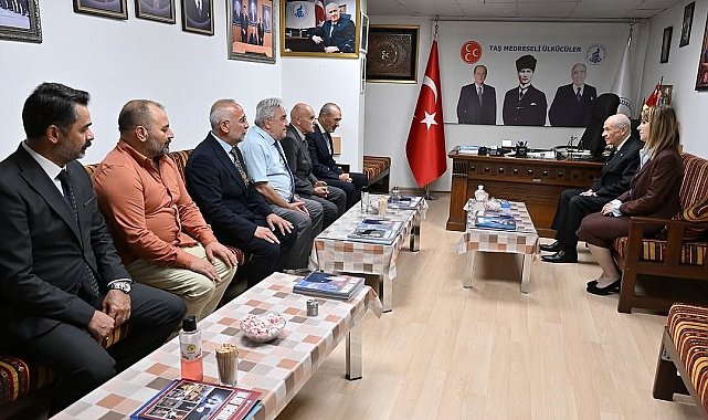MHP Lideri Bahçeli, Taş Medreseli ülkücüleri ziyaret etti
