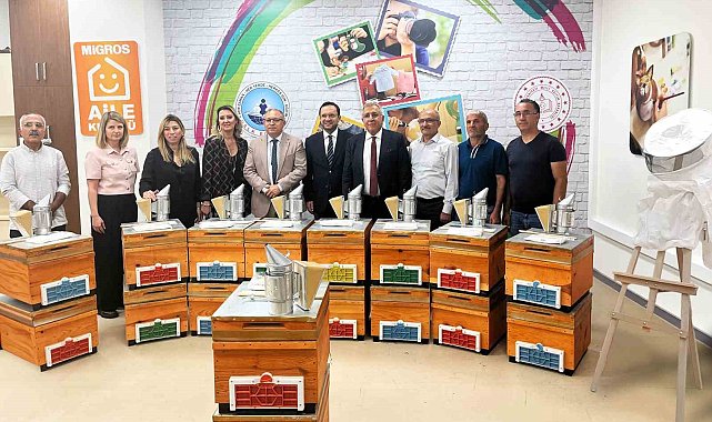 Migros Aile Kulübü'nden kursiyerlere arıcılık başlangıç seti desteği