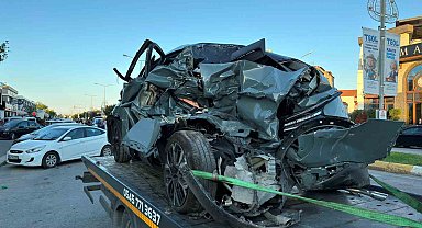 Mikserin çarptığı otomobil 4 araca çarptı: 2 çocuk yaralı