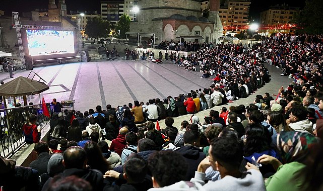 Milli maç heyecanı Tarihi Kent Meydanında yaşandı