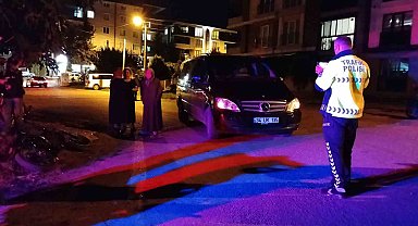 Minibüs ile elektrikli bisiklet çarpıştı: 1 çocuk yaralandı