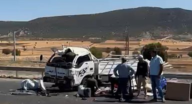 Minibüs ile kamyonet çarpıştı: 2 yaralı