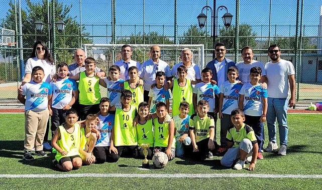 Minik sporculardan dostluk rüzgarı