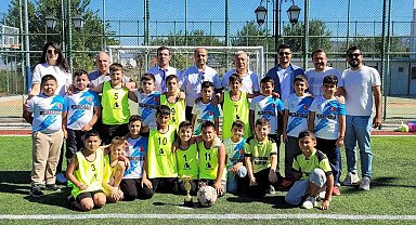 Minik sporculardan dostluk rüzgarı