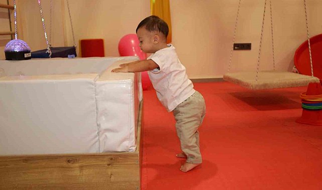 Minik Yağız'ın ilk adımları ailesine bayram yaşattı