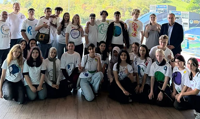 Misafir gençler Sakarya'da 'yeşil gelecek' için pedal çevirdi