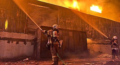 Mobilya fabrikasında yangın kontrol altında