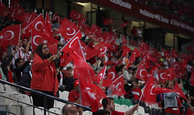 Montella, İspanya karşısında kazanan kadroyu bozmadı