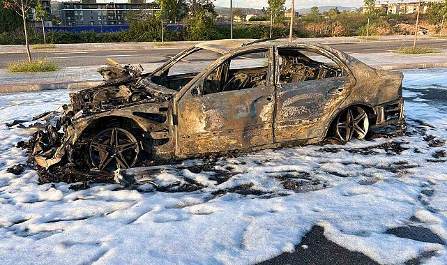 Motor arızası veren yabancı plakalı aracını gümrükten geçiremeyince yaktı