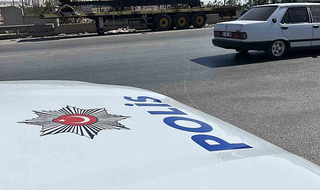 Motosiklet ile ticari araç çarpıştı: 1 yaralı