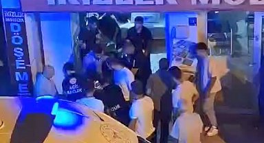 Motosiklet mobilya mağazasına girdi: 1 yaralı