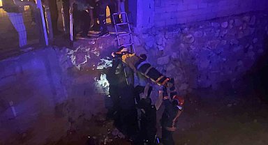 Motosikletin kontrolünü kaybetti, 5 metrelik dereye düştü