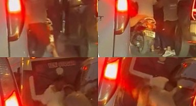 Motosikletli şahıslar, tartıştıkları araç sürücüsünü darbetti: Olay anı kamerada