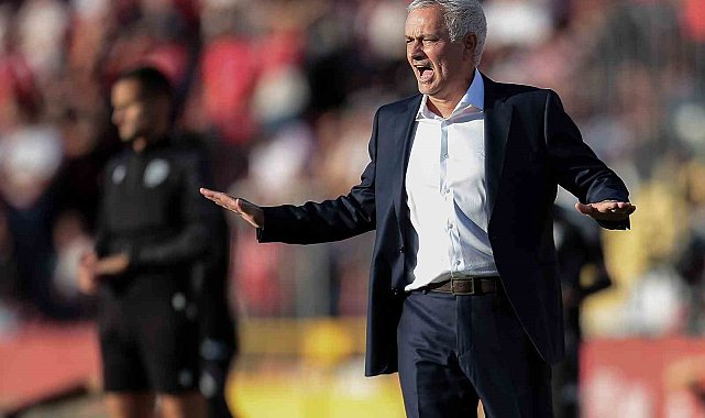 Mourinho, Benfica ile ilk maçına çıktı