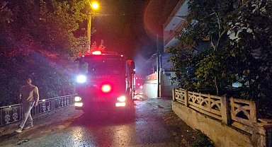 Mudanya'da üç katlı binada yangın çıktı
