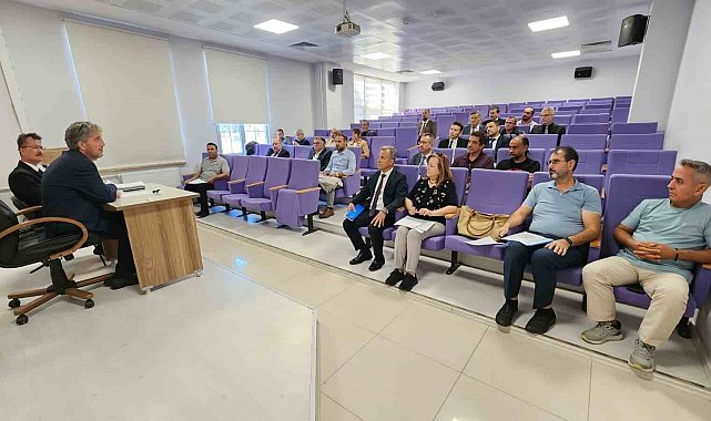 Müdür Yılmaz okul müdürleri ve koordinatör öğretmenlerle buluştu