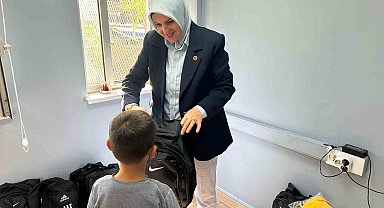 Muhtar anadan öğrencilere kırtasiye desteği