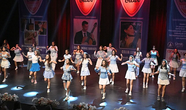 Muratpaşa'da gitarın büyüsü 14'üncü kez sahneye taşındı