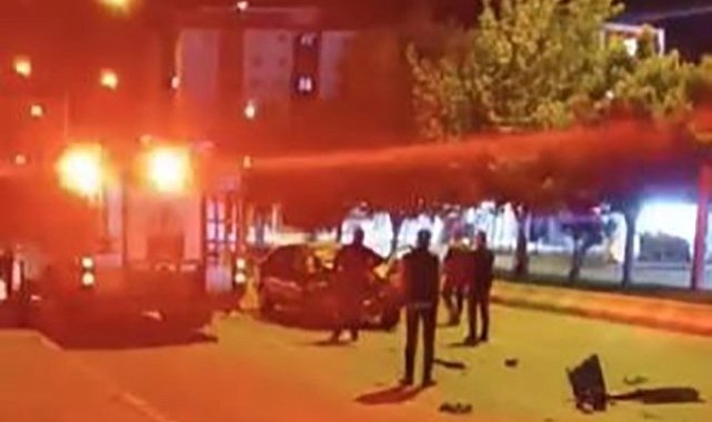 Muş-Bitlis yolunda otomobil traktöre çarptı: 1 yaralı