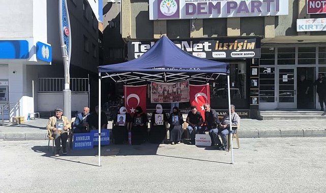Muş'ta ailelerin DEM Parti önündeki eylemi sürüyor