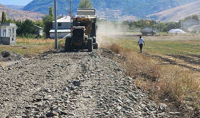 Muş'ta stabilize yol çalışmaları devam ediyor