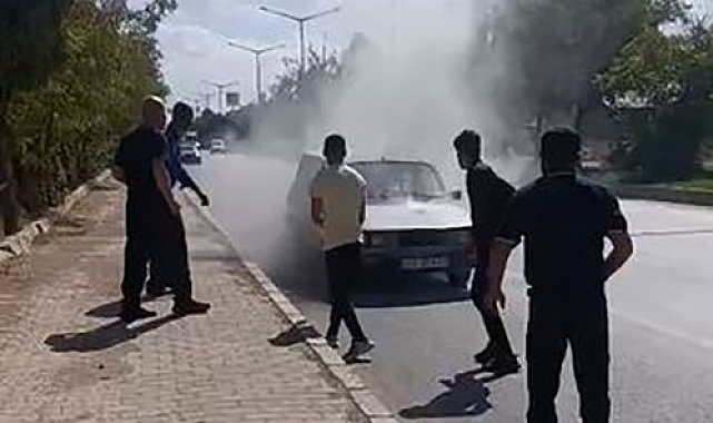 Muş'ta yanan otomobile beton mikseriyle müdahale