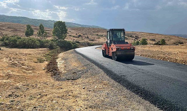 Muş'ta yol yapım çalışmaları sürüyor