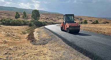 Muş'ta yol yapım çalışmaları sürüyor