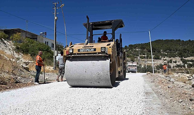 Mut'ta asfalt çalışmaları sürüyor