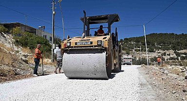 Mut'ta asfalt çalışmaları sürüyor