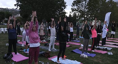 "Nefes Al İzmit" yoga etkinliğine Plajyolu'nda yoğun katılım