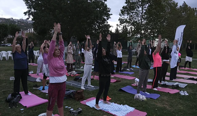 "Nefes Al İzmit" yoga etkinliğine Plajyolu'nda yoğun katılım