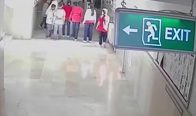 Nefes borusuna mandalina dilimi takılan öğrenciyi, öğretmenin Heimlich manevrası kurtardı