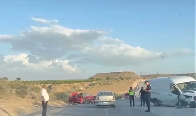Nevşehir'de otomobil ile minibüs kafa kafaya çarpıştı: 1 ölü, 2 yaralı