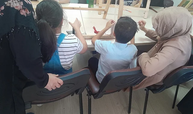Nevşehirli çocuklar Halı Dokuma Atölyesi'nde