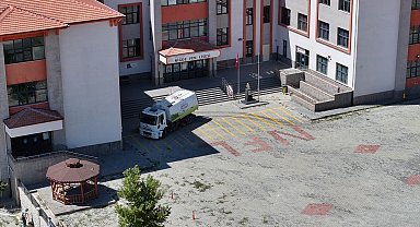 Niğde Belediyesi'nden yeni öğretim yılına özel kapsamlı okul bahçesi temizliği