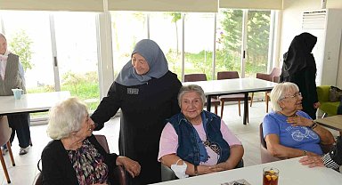 Nilüferli kadınlardan huzurevinde sıcak buluşma
