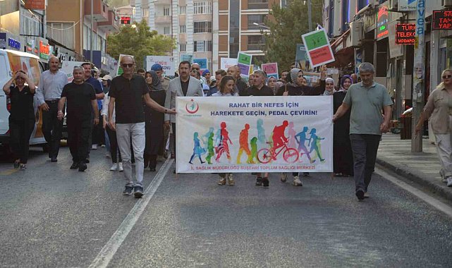 Obeziteye dikkat çekmek için yürüyüş yapıp halay çektiler