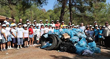 Öğrencilerden 'Yeşil Vatan' için anlamlı çalışma: Torba torba çöp topladılar