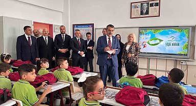 Öğrencilerden Bakan Tekin'e sevgi seli