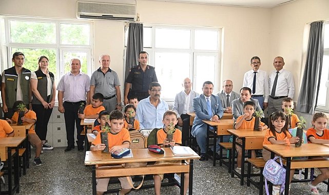 Öğrencilere fidan hediye edildi